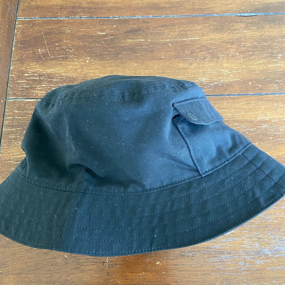Lulu Lemon bucket hat M/L, new w/o tag.